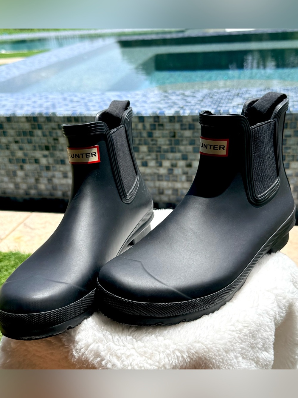 Women’s Hunter Black Low Chelsea Rain Boots with Red Logo - Picture 4 of 8